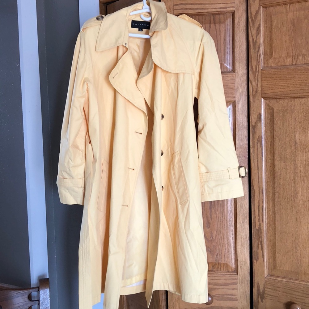 Gallery S Spring Raincoat pale yellow